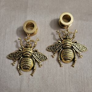 0 gauge (8mm) gold bumble bee stainless steel ear tunnels, screw back